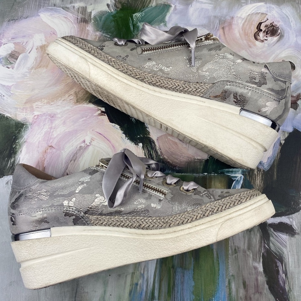 Softwaves Metallic Silver Camo Sneakers Size 7.5. - Picture 7 of 13